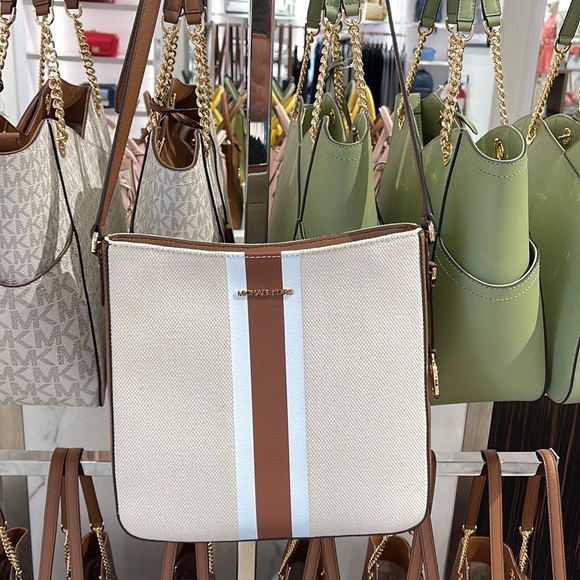 Michael Kors Jet Set Travel Large Messenger Bag (Luggage) 35S3GTVM3C
NWT - Picture 5 of 16